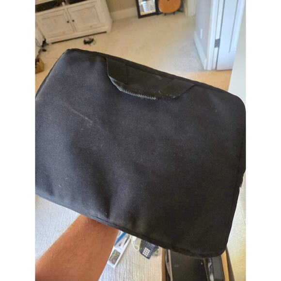 USED LAPTOP BAG LOOKS GOOD 15 INCH - Picture 1 of 4